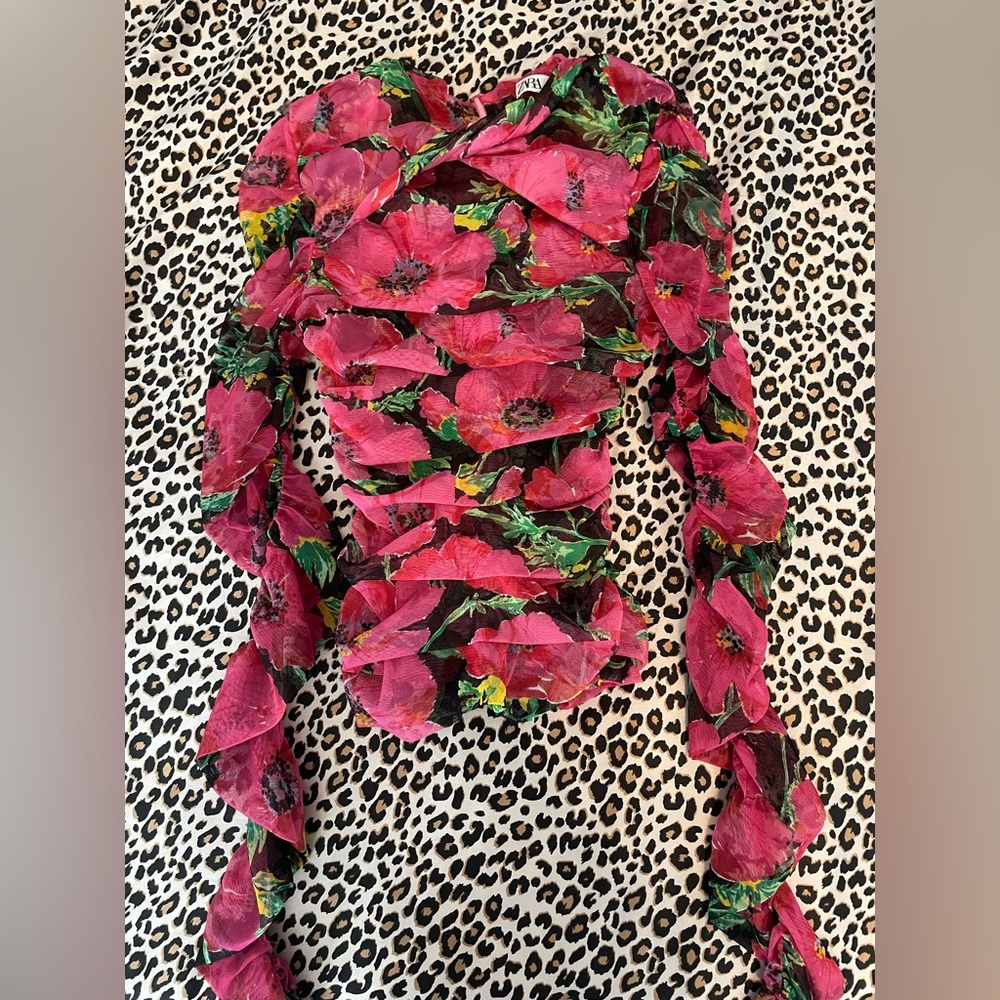Floral mesh ruched top
